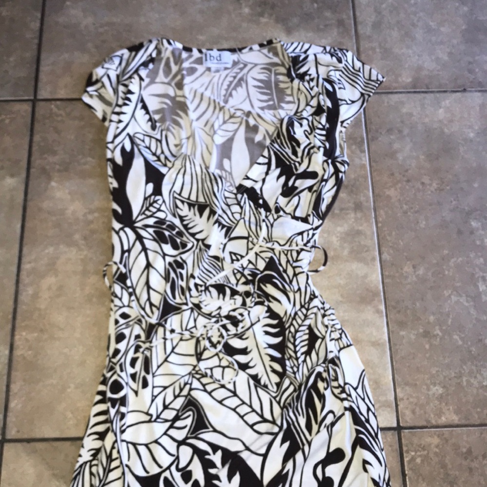 Dress - Picture 2 of 4